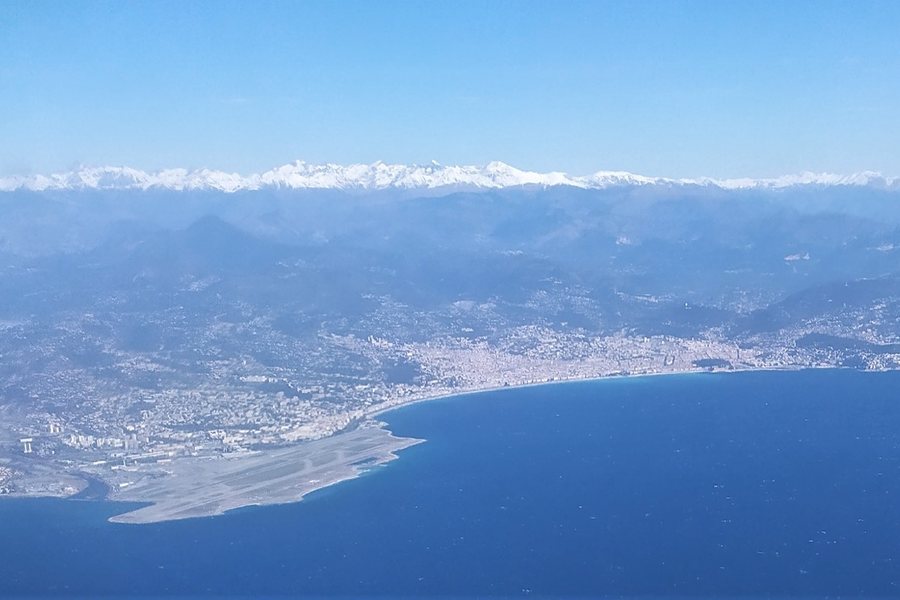 Baie des Anges et littoral de la Côte d'Azur vus du ciel